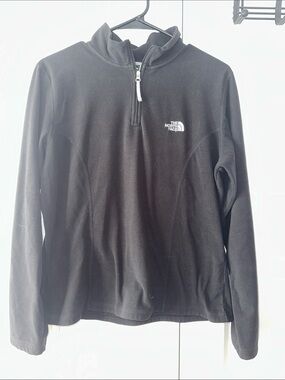 The North Face Men’s Black Half-Zip Fleece Pullover